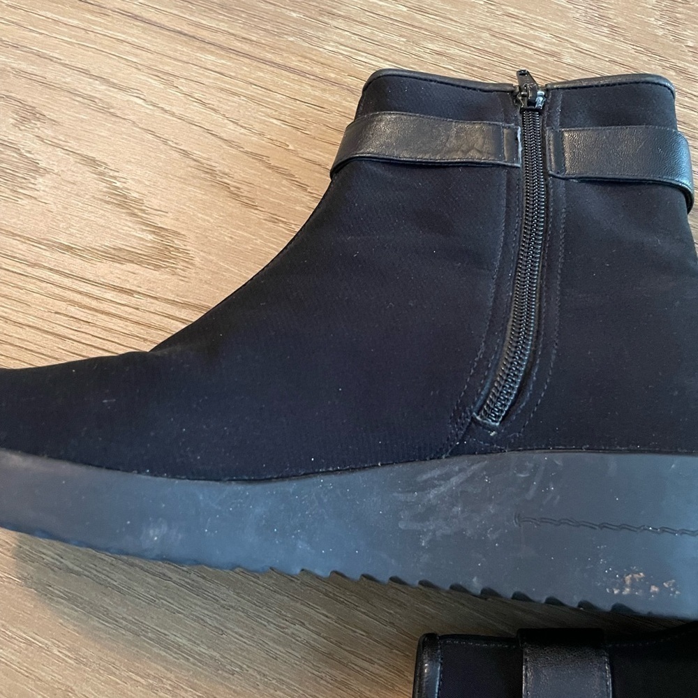 Stuart Weitzman ankle boots in black suede size 8 - Picture 3 of 8